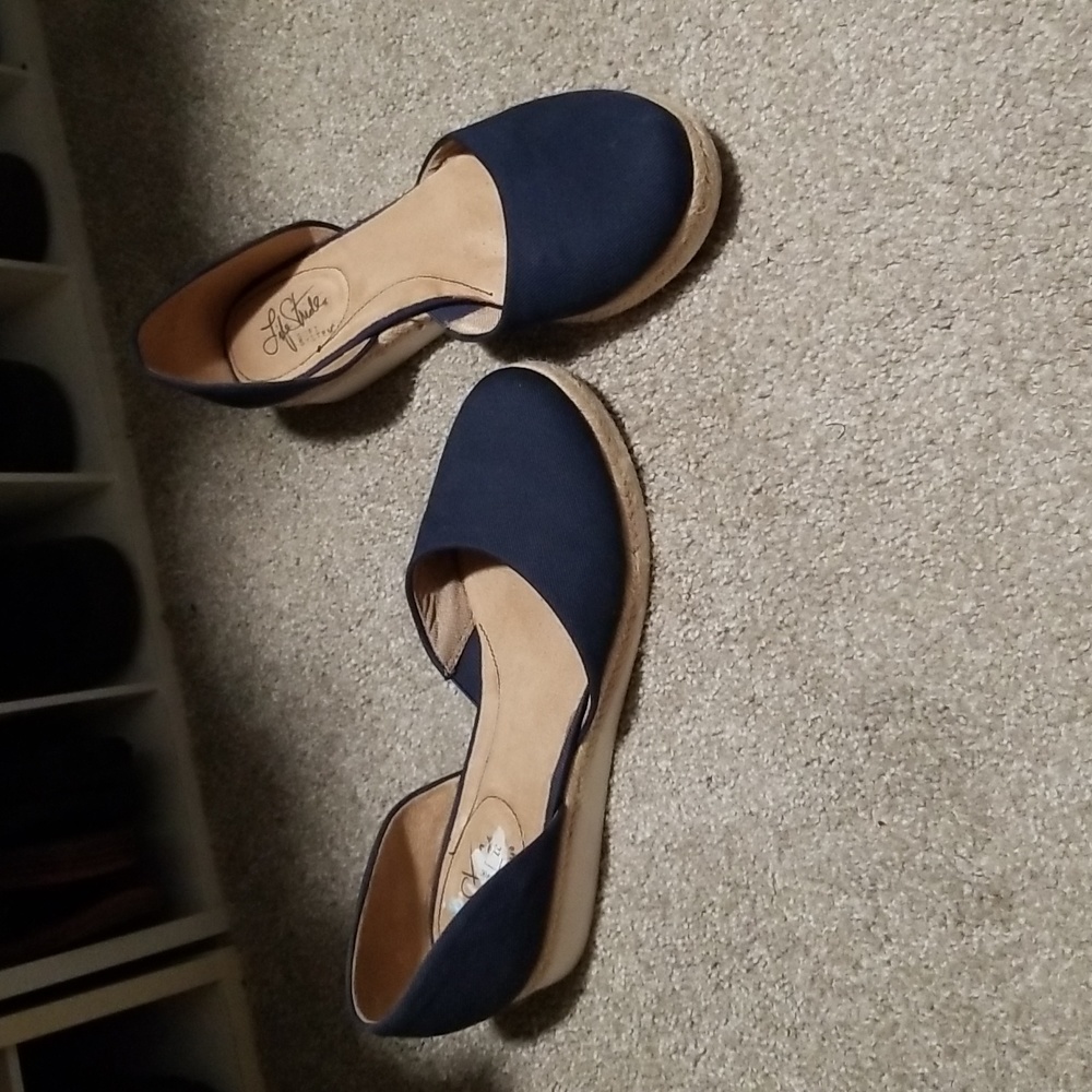 Life stride soft system.  Size 9m navy